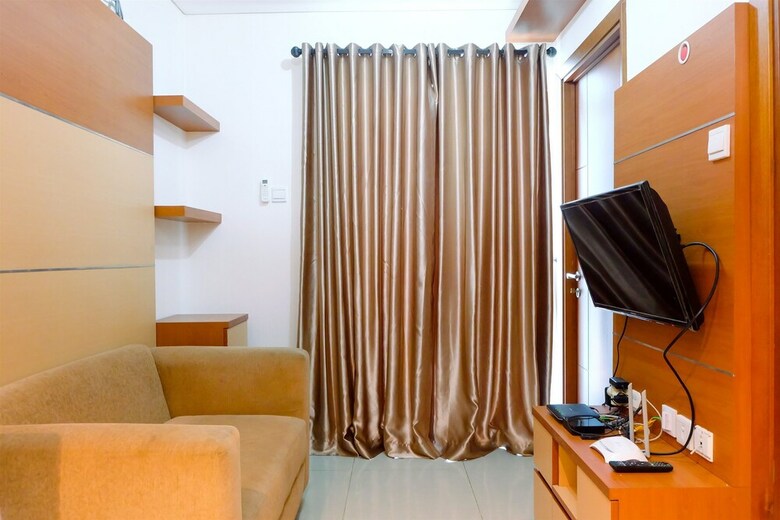 Compact 2br Woodland Park Apartment