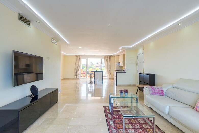 Malagasuite Marbella Solarium & Pool Apartment