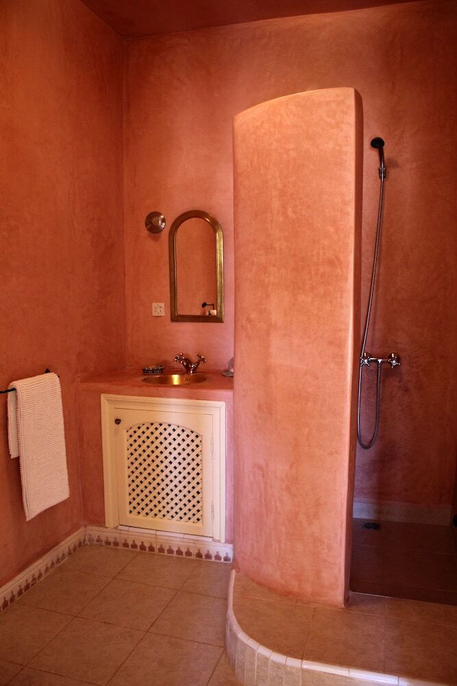 Hotel Tifawin Home & Garden