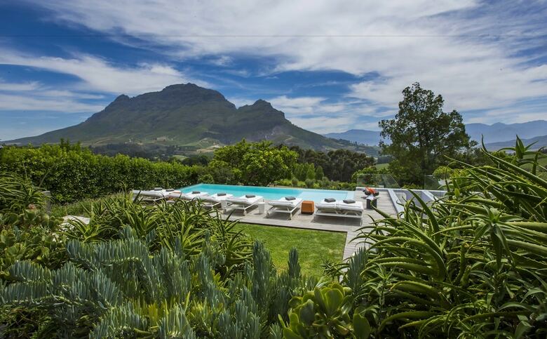 Hotel Clouds Estate