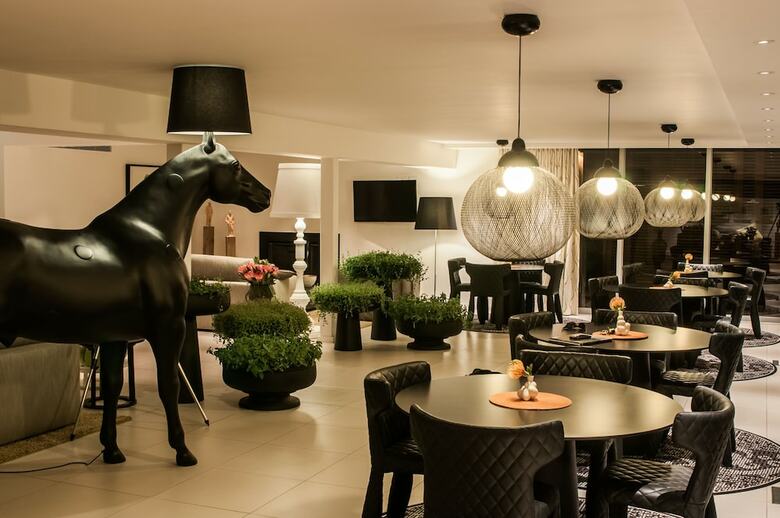 Hotel Clouds Estate