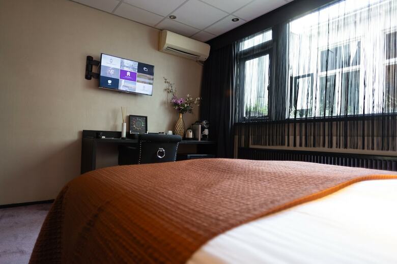 Hotel Sebastian's