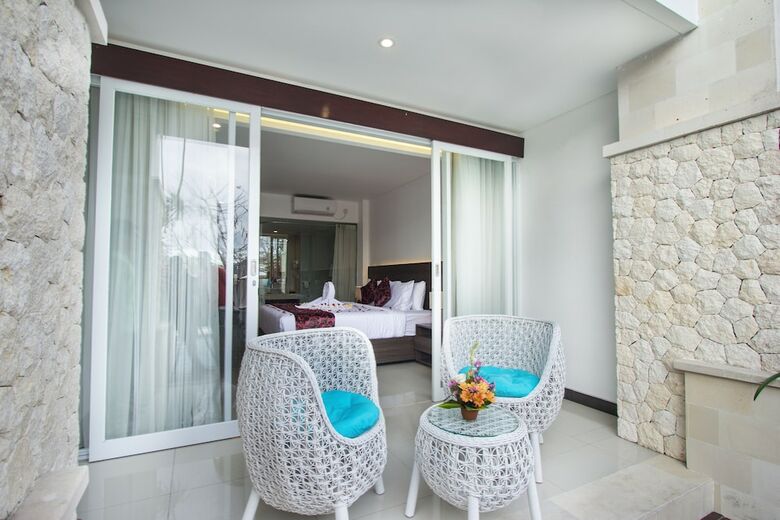 Hotel Adhiloka
