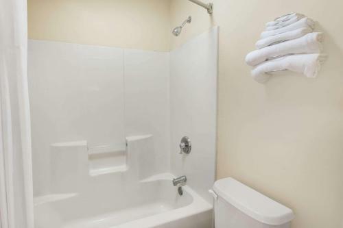 Motel Baymont Inn And Suites Macon