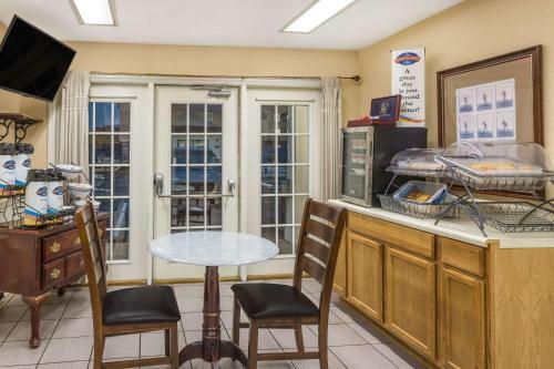 Motel Baymont Inn And Suites Macon