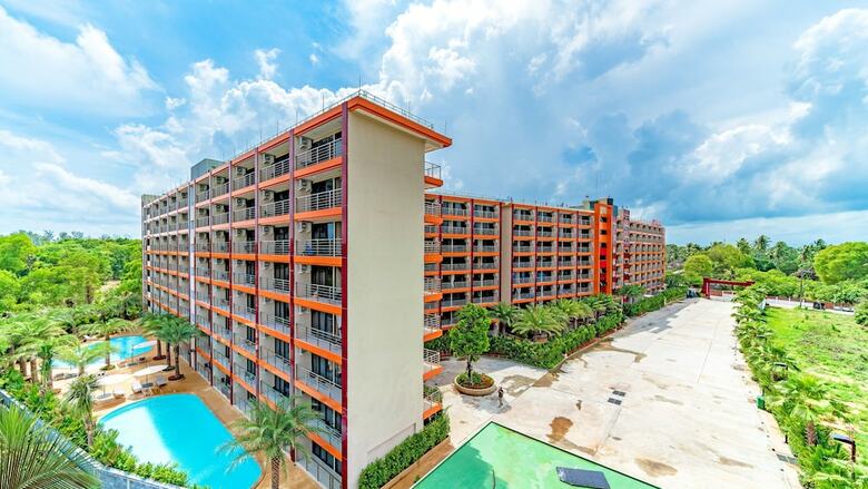 Aparthotel Mai Khao Beach Condotel