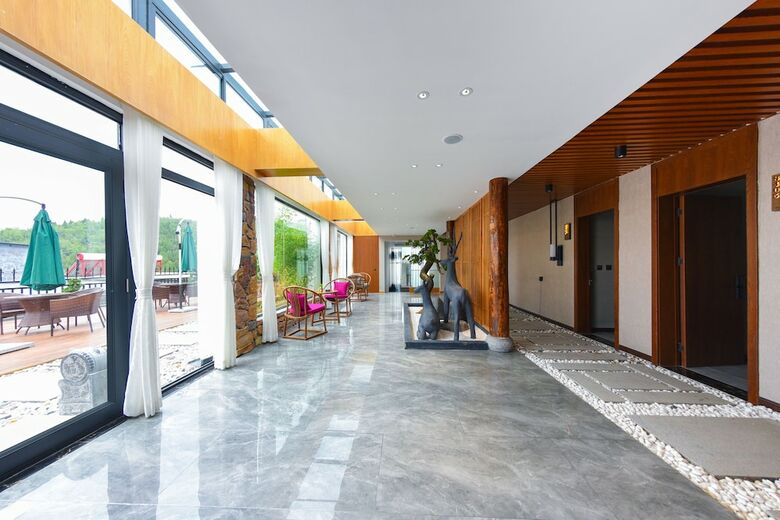 Qianna Guanshan Hotel