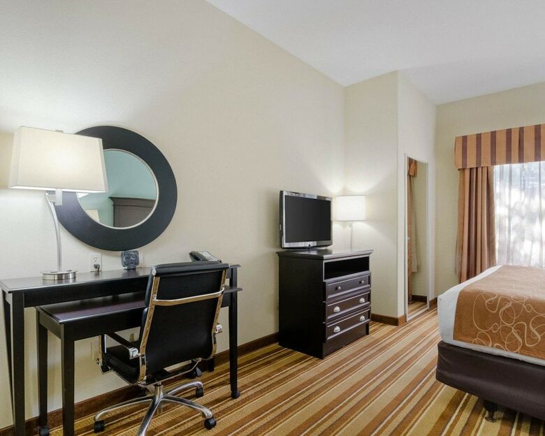 Hotel Comfort Suites Topeka Northwest