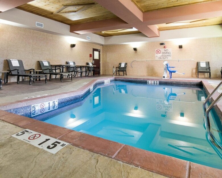 Hotel Comfort Suites Topeka Northwest