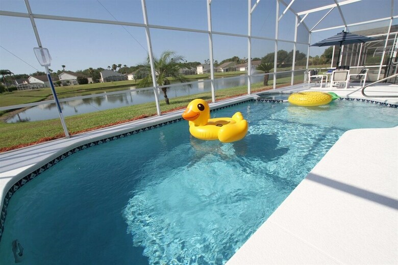 Large 5 Bed Villa With South Facing Pool Overlooking Water