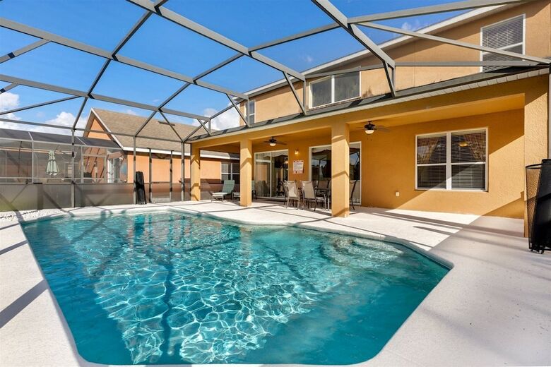 Stunning 6 Bed Home Overlooking Water With Private Pool