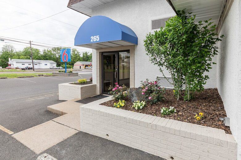 Motel 6 Warminster, Pa