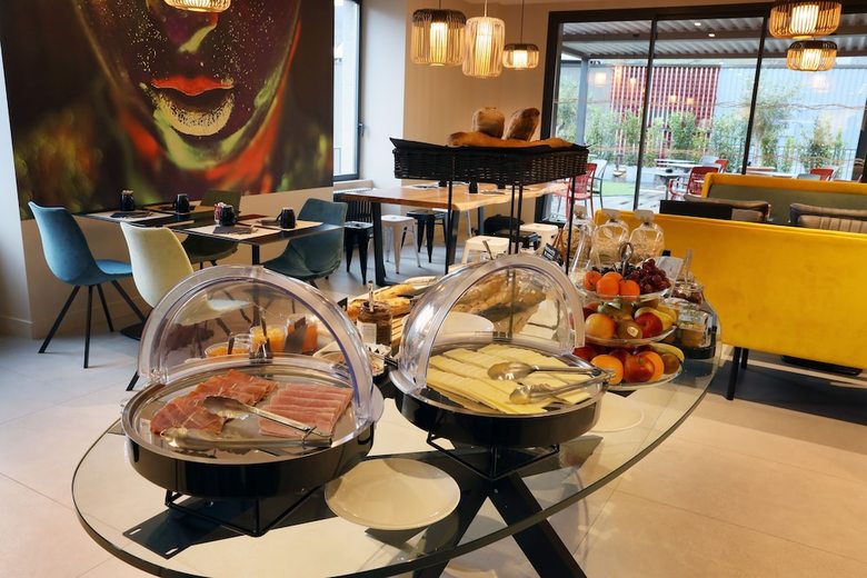 Hotel H�tel  La Capelle