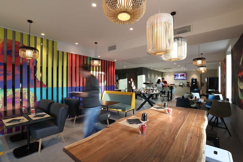 Hotel H�tel  La Capelle