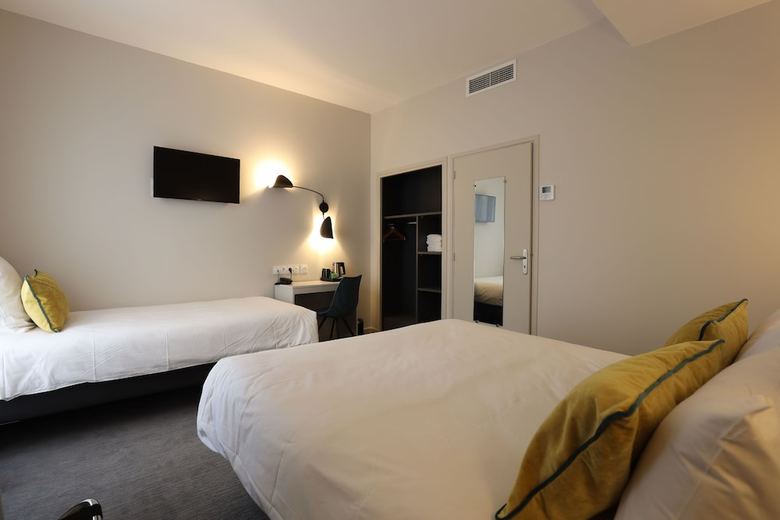 Hotel H�tel  La Capelle