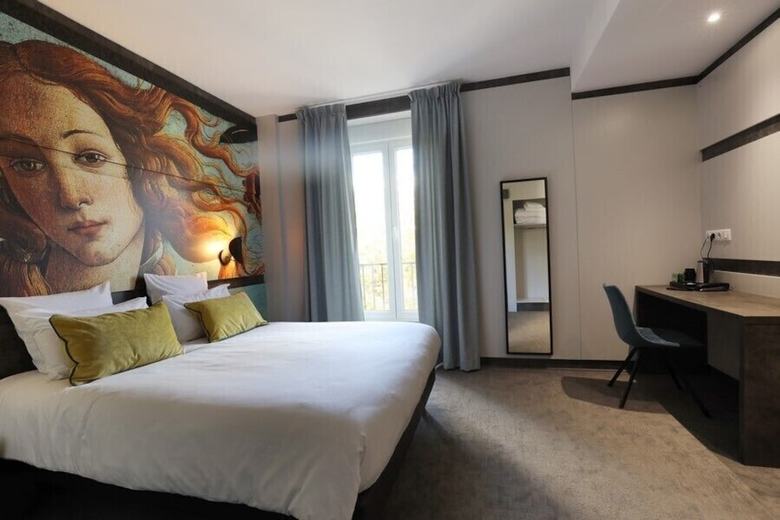 Hotel H�tel  La Capelle