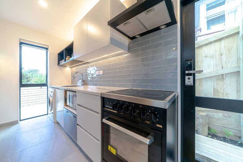 Browns Bay Brand New Super Modern 2