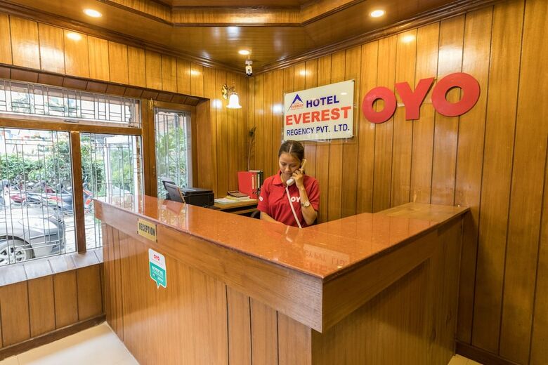 Oyo 611 Hotel Everest Regency