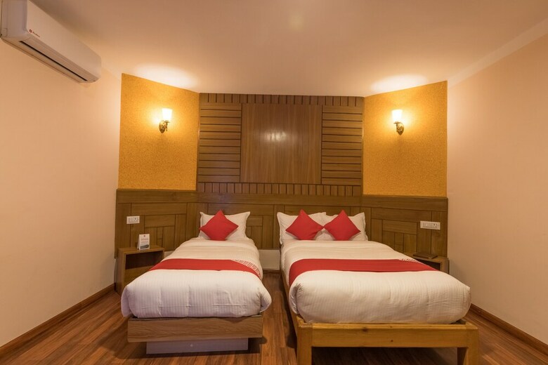 Oyo 611 Hotel Everest Regency