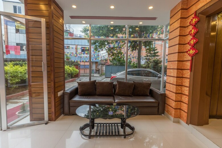 Oyo 611 Hotel Everest Regency