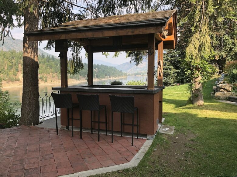 Bed & Breakfast Wolf's Den On The River