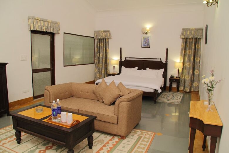 Hotel Jhadol Safari Resort