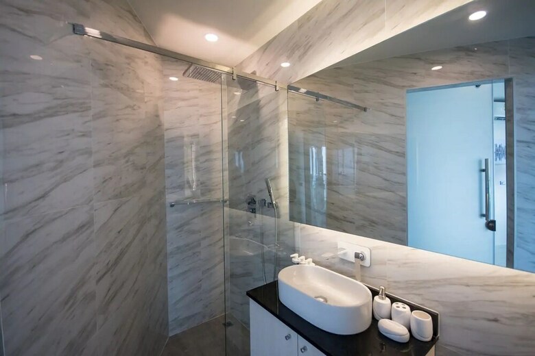 Oceana Sea View Apartments By Alexanders