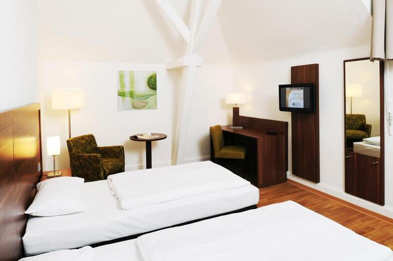 Hotel Bildungshaus St. Bernhard - Wohnen Und Tagen