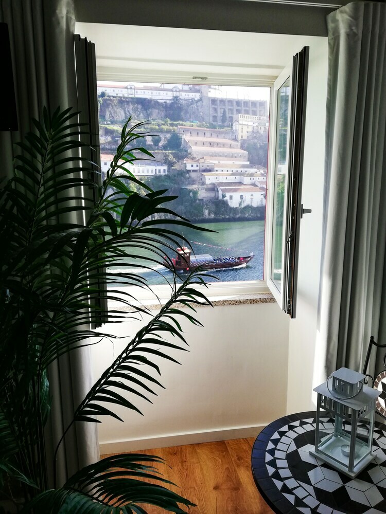 Apartamentos Red House By The River