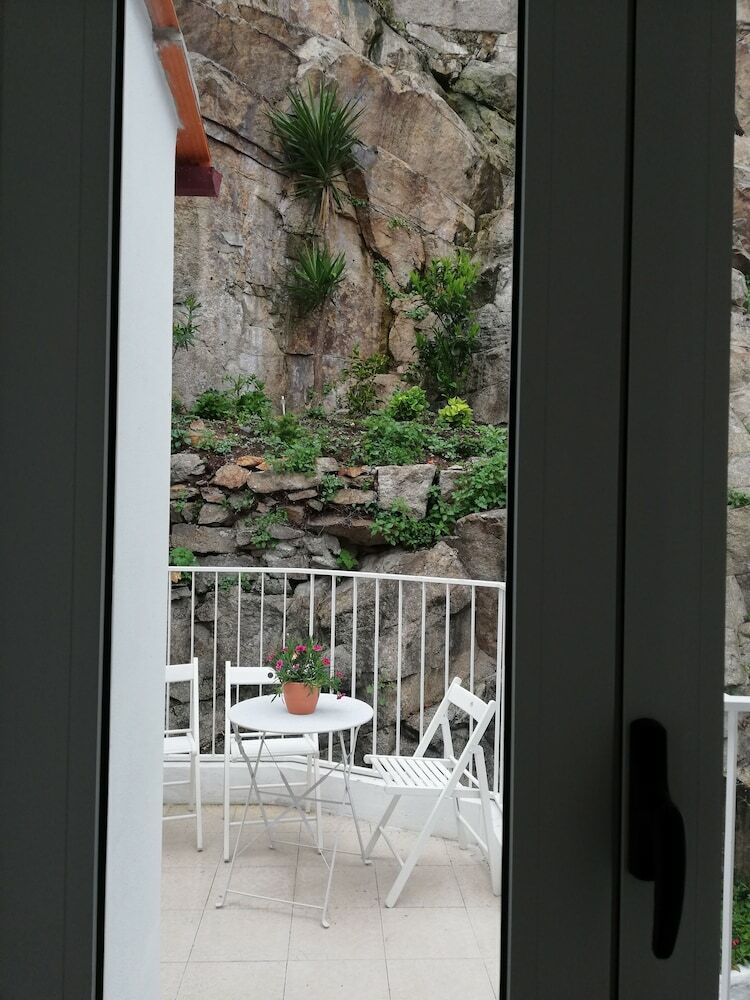 Apartamentos Red House By The River