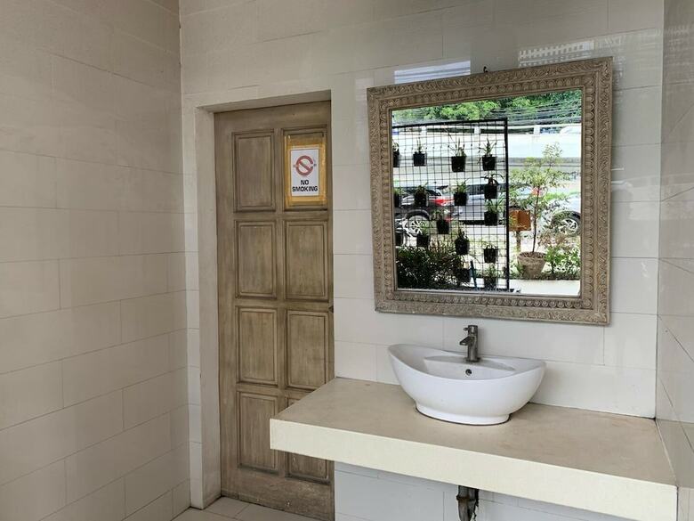 Hostal Chiasti Capsule Hostel - Adults Only