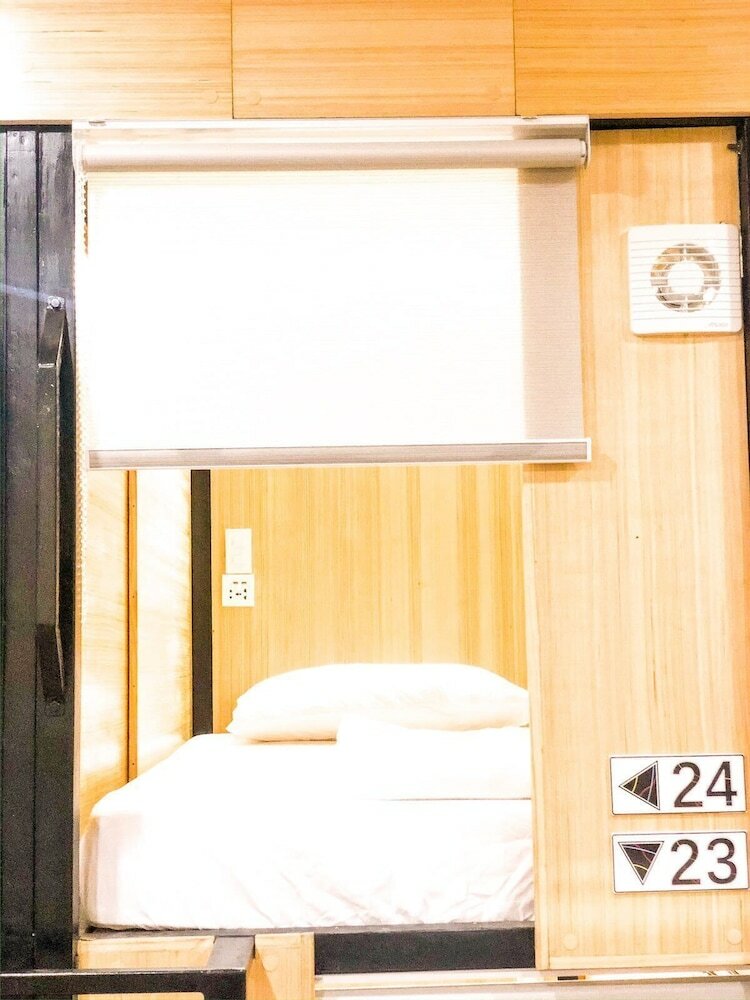 Hostal Chiasti Capsule Hostel - Adults Only