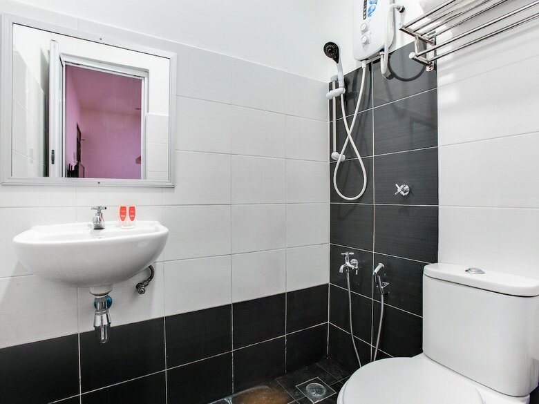 Hotel Oyo 89414 Pengkalan Housz