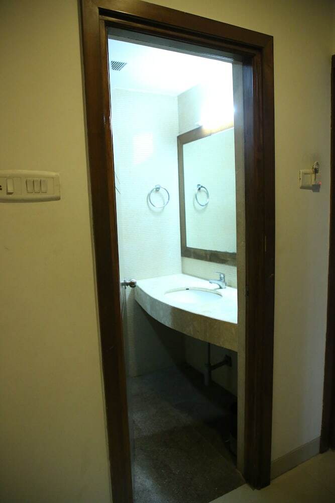 Hotel Sri Chakra Inn