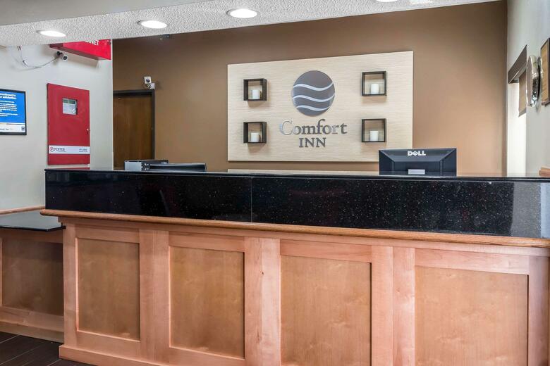 Hotel Comfort Inn & Suites