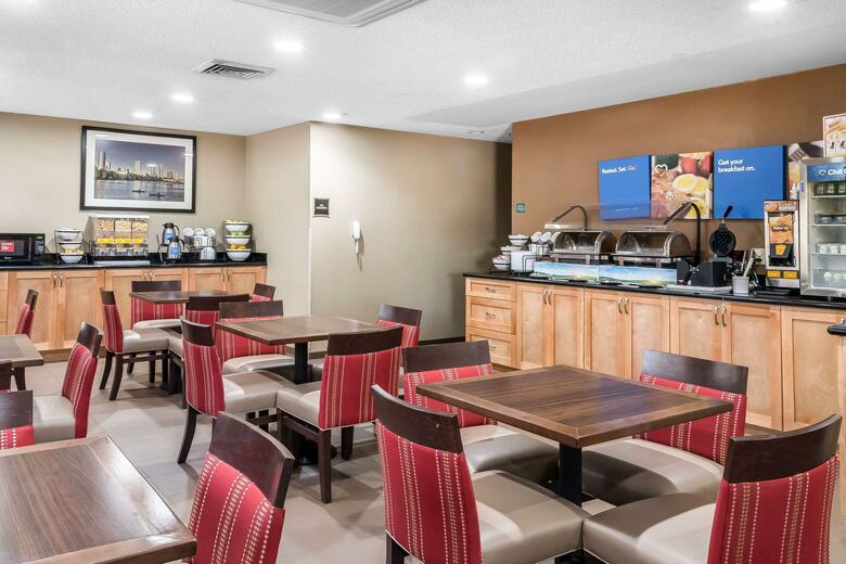 Hotel Comfort Inn & Suites