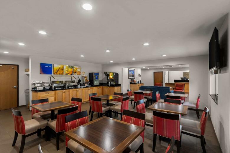 Hotel Comfort Inn & Suites