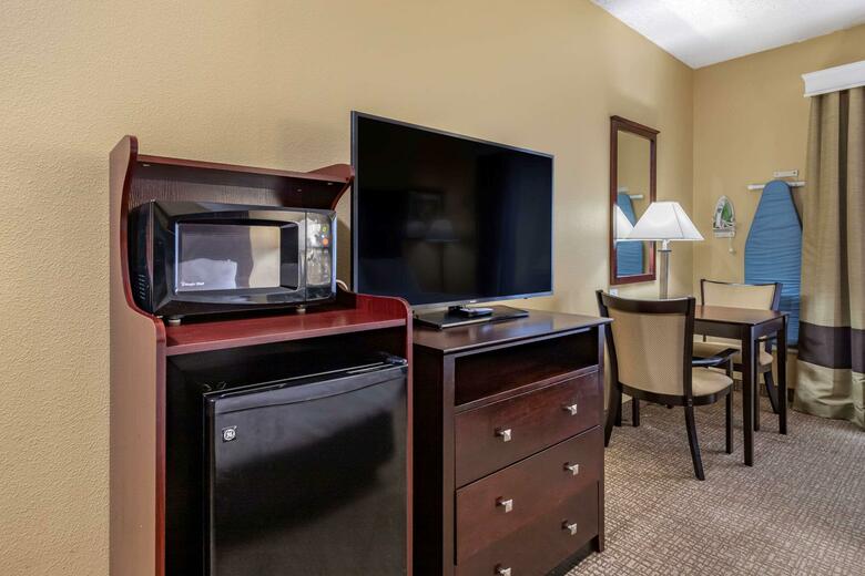 Hotel Comfort Inn & Suites