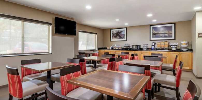 Hotel Comfort Inn & Suites