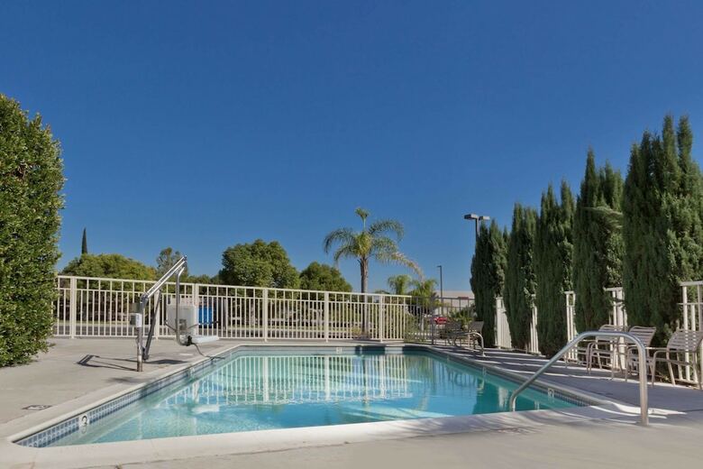 Hotel Days Inn By Wyndham Lathrop