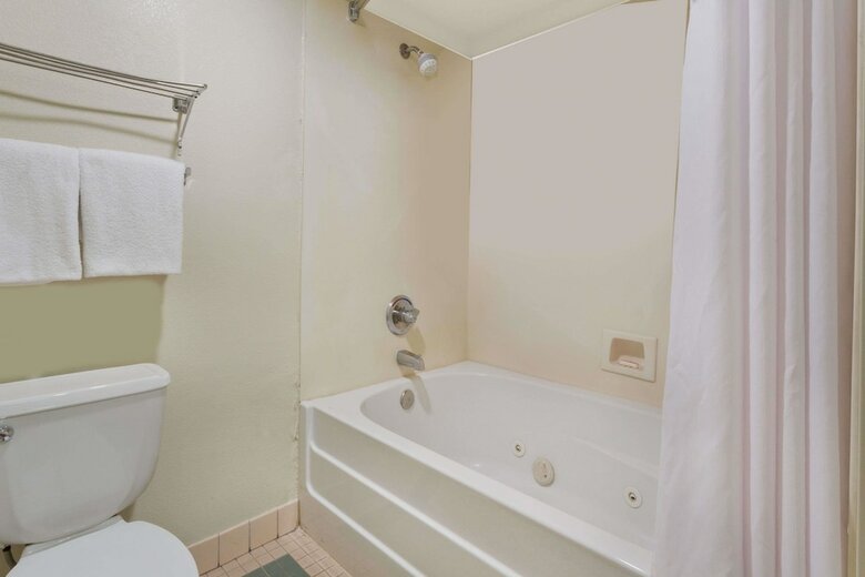 Hotel Days Inn By Wyndham Lathrop