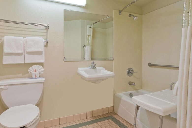 Hotel Days Inn By Wyndham Lathrop