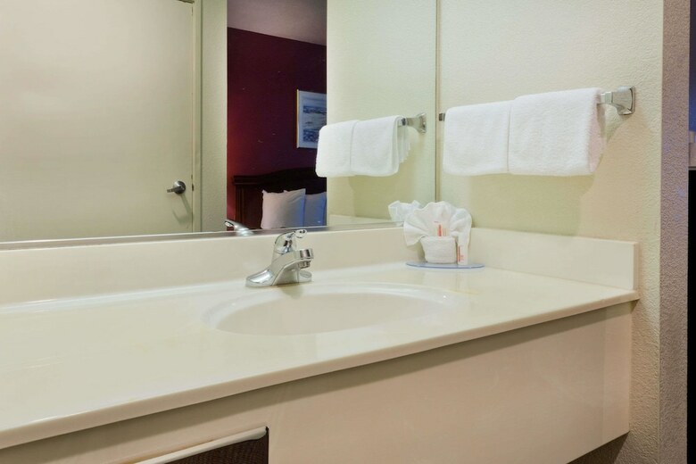 Hotel Days Inn By Wyndham Lathrop