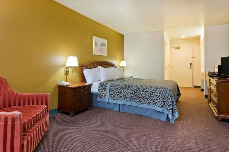 Hotel Days Inn By Wyndham Lathrop