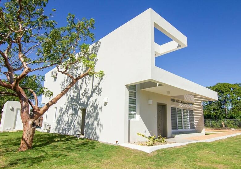 Villa New Custom Design With Plenty Of Outdoor Space