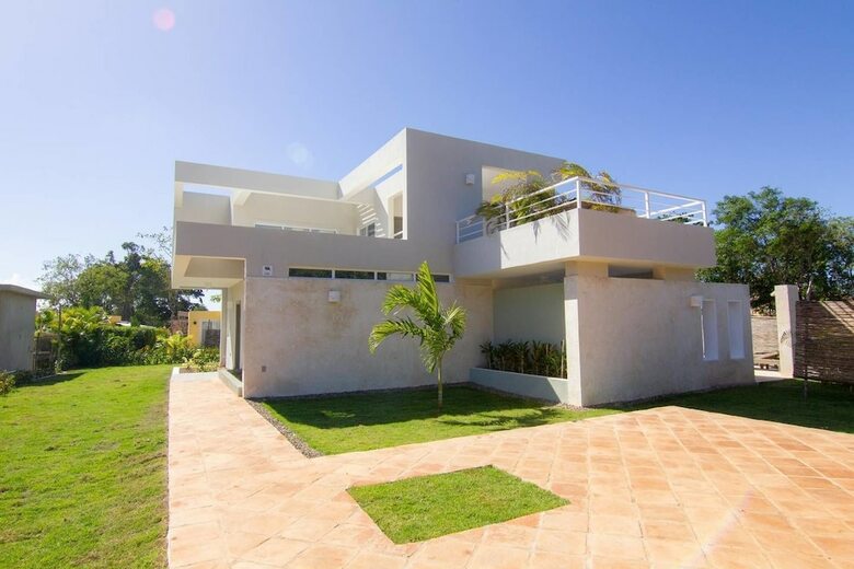 Villa New Custom Design With Plenty Of Outdoor Space