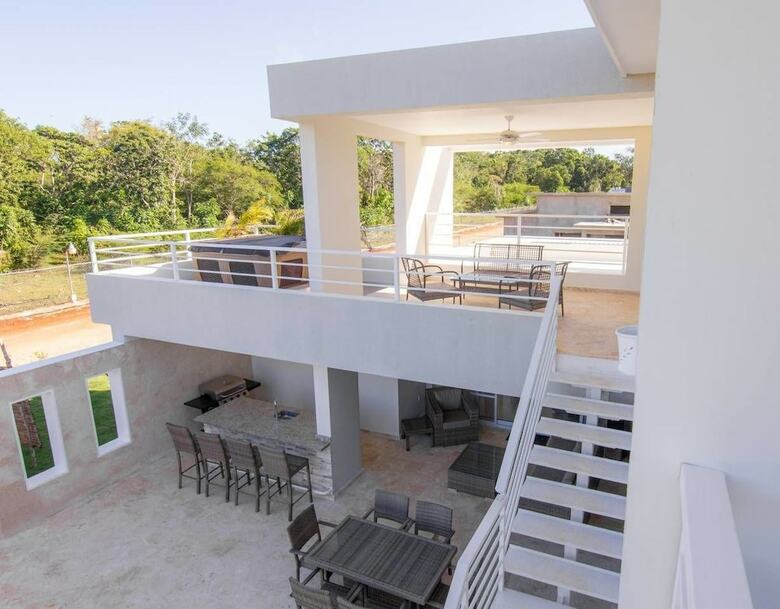 Villa New Custom Design With Plenty Of Outdoor Space