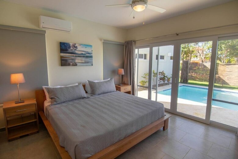 Villa New Custom Design With Plenty Of Outdoor Space