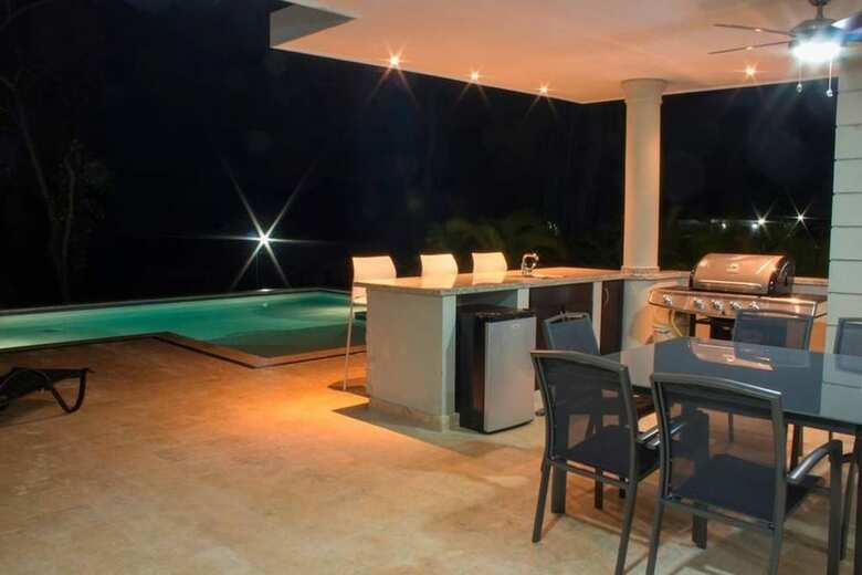Villa Stylish 3 Bedroom W/ Covered Bbq Area By The Pool