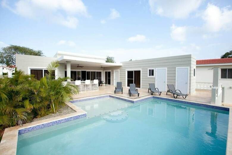 Villa Stylish 3 Bedroom W/ Covered Bbq Area By The Pool